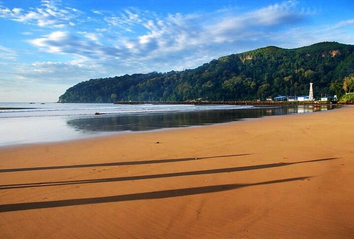 Wisata Pesisir ke Pantai Teleng Ria Pacitan: Pasir Luas dan Cocok untuk Anak